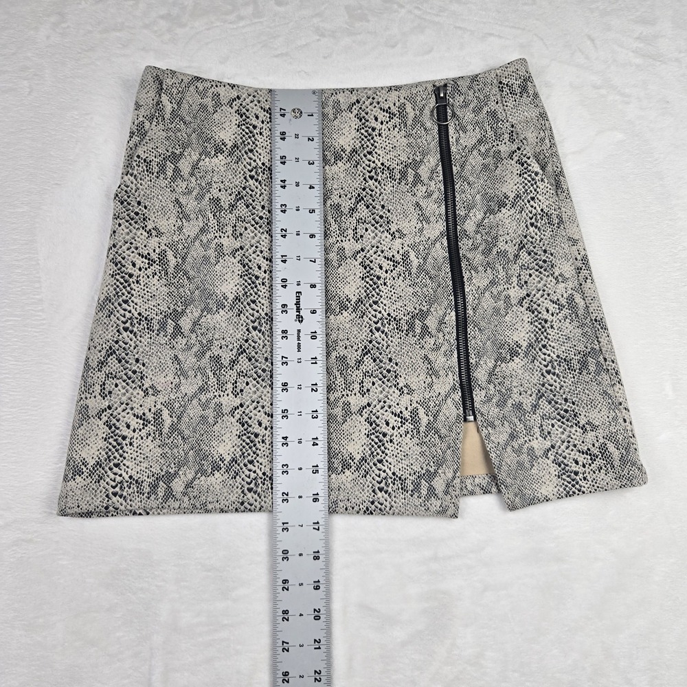 Promesa Women's Tan Black Gray Snake Print Mini Skirt Size Medium Zipper Pockets - Picture 8 of 9